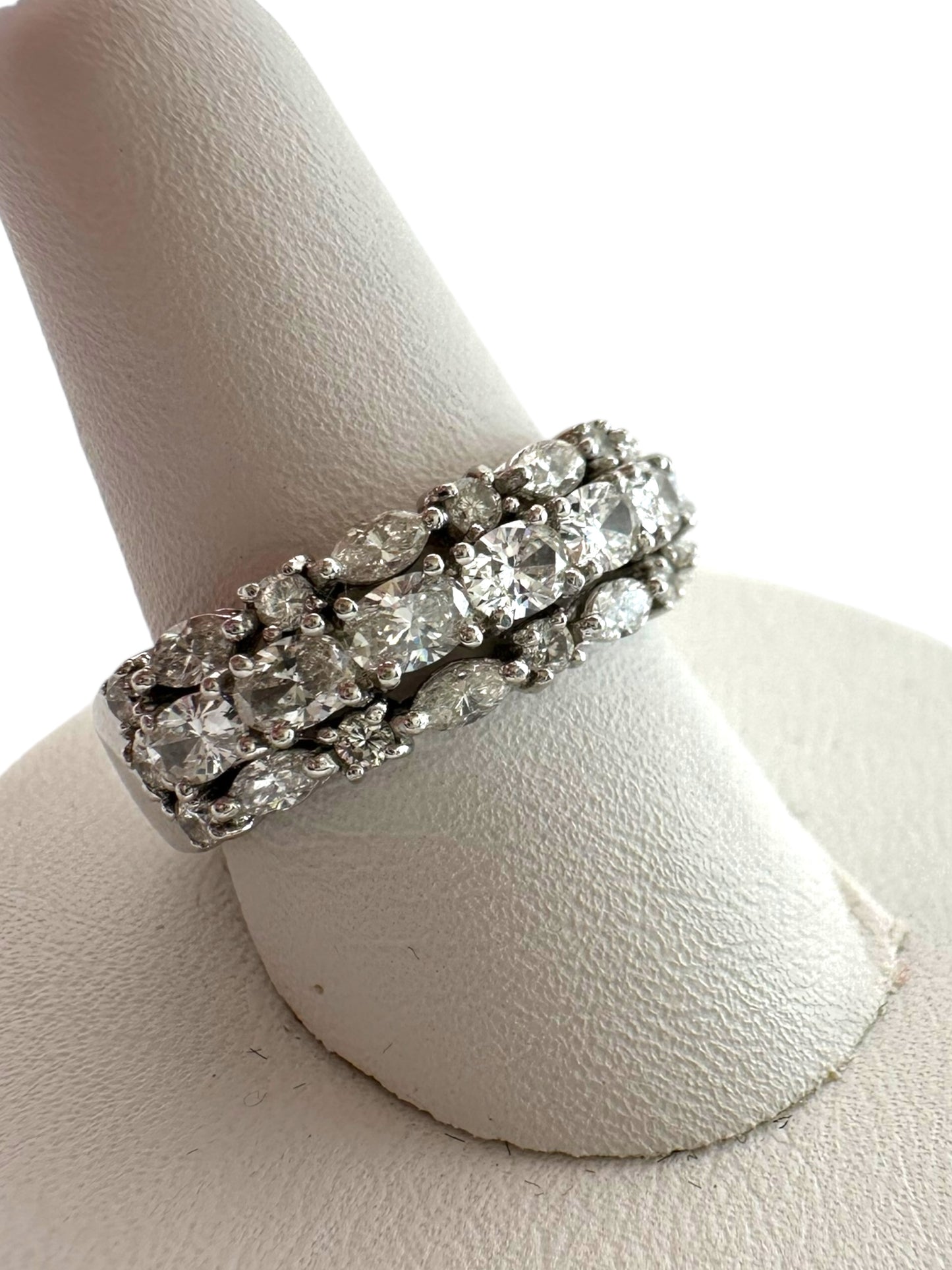 18k White Gold Diamond Band Ring