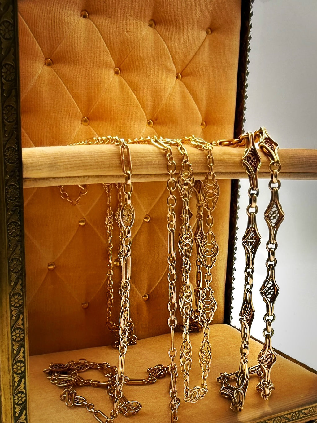 18k Early 1900s Handmade Chain Filigree Stations