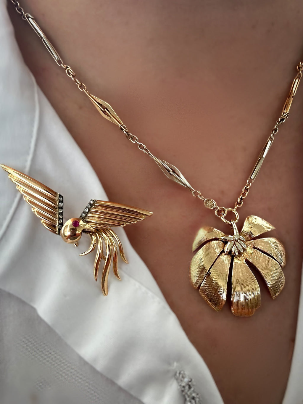 16k Retro Bird Clips