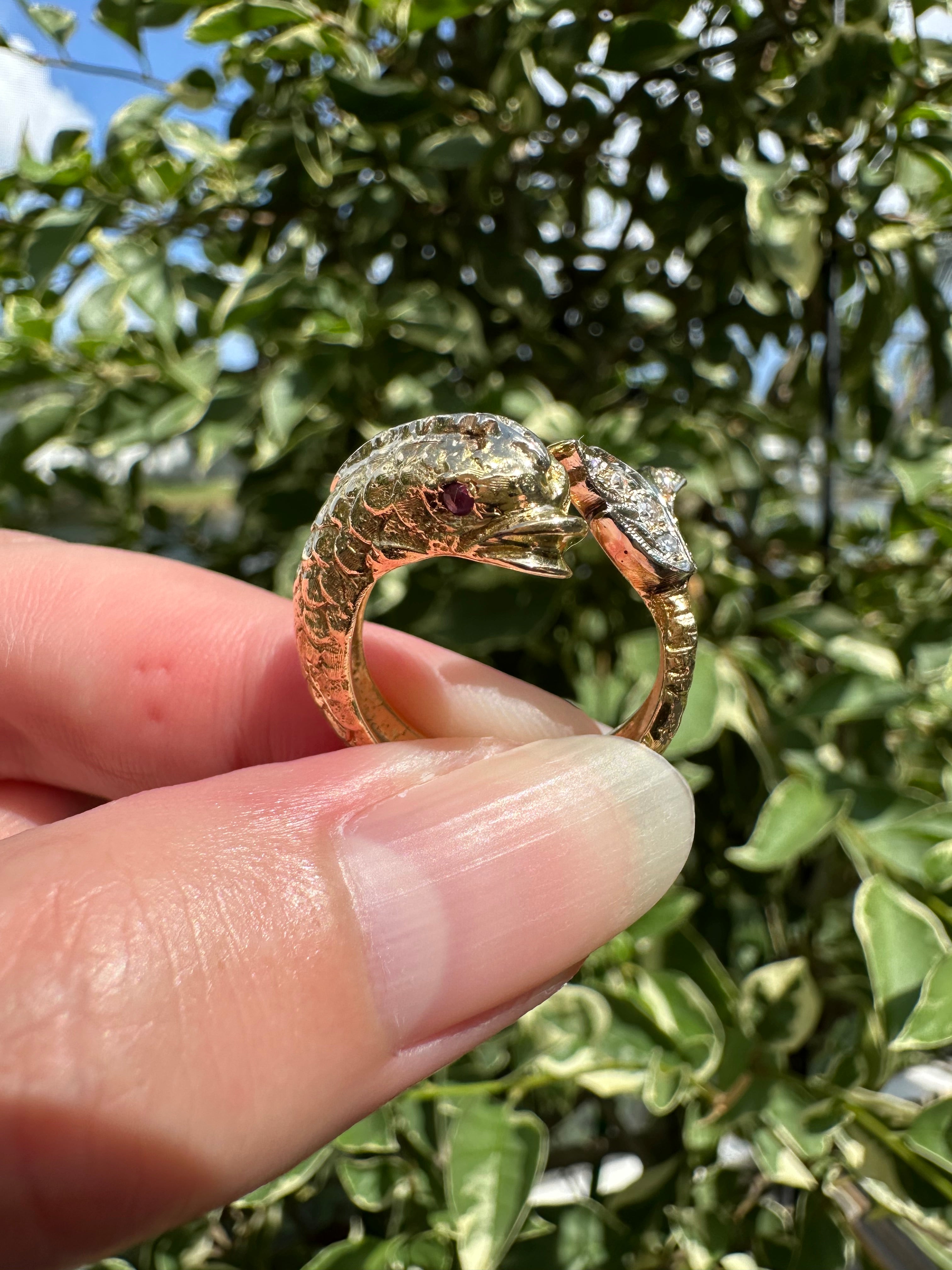 18k Diamond Dolphin/ Fish Ring