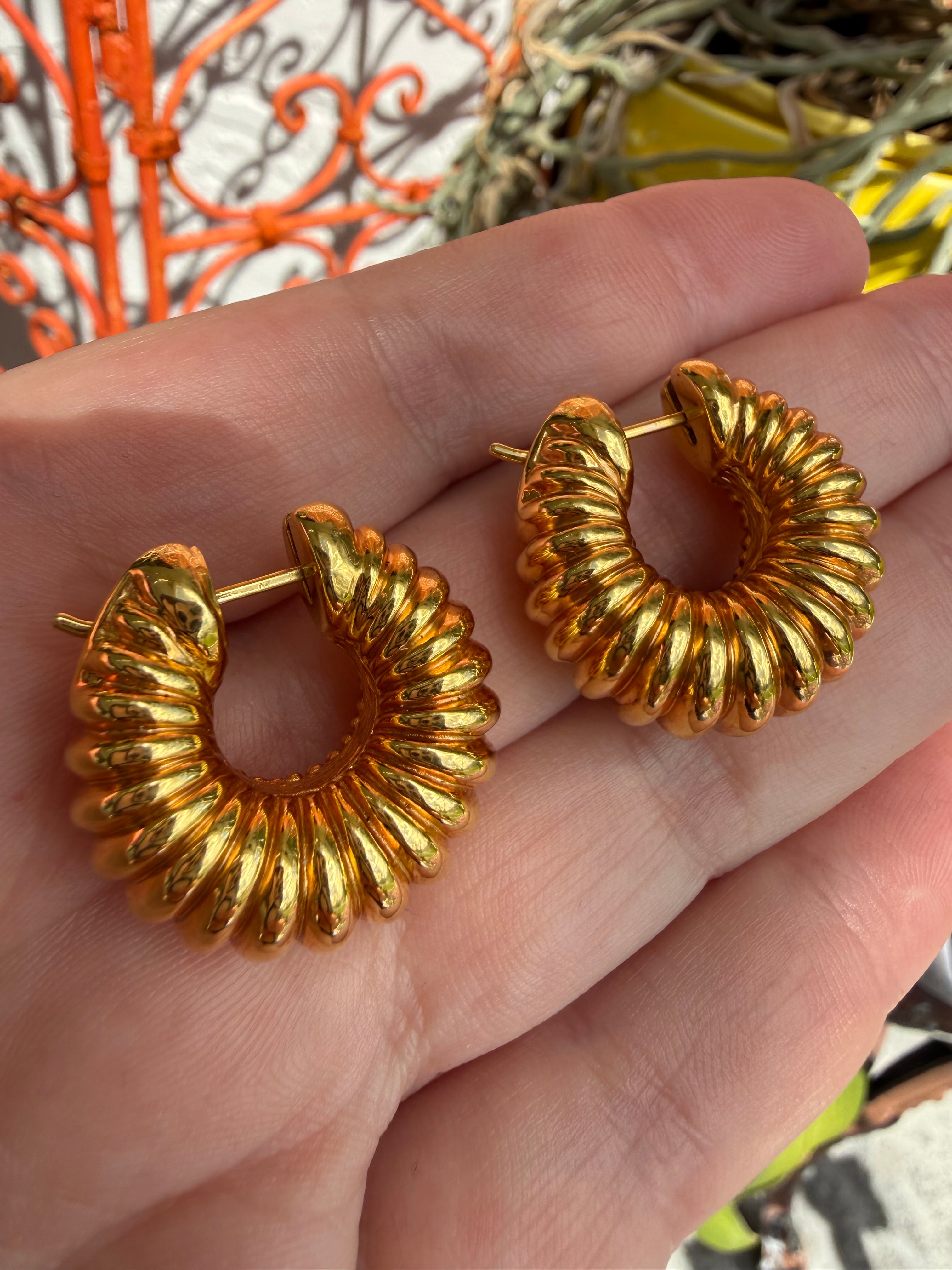 18k Chimento Ribbed Hoop Earrings
