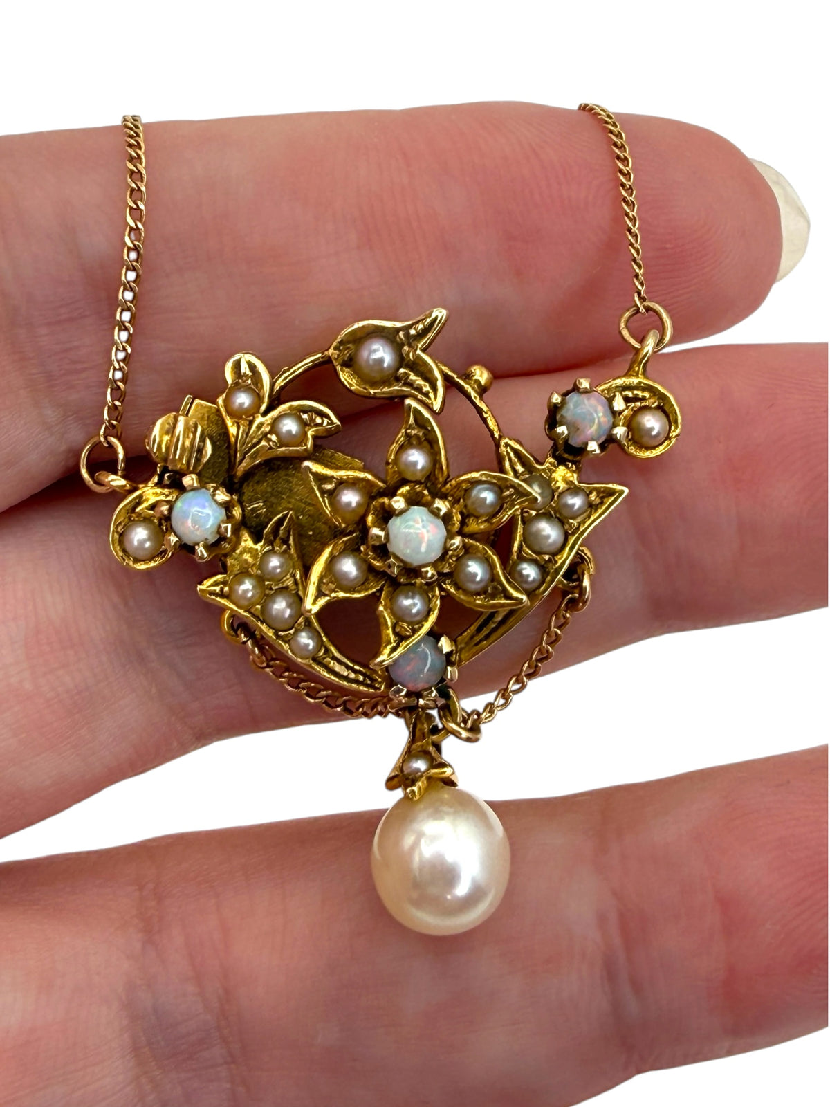 14k Opal Pearl Delicate En Tremblant Flower Necklace
