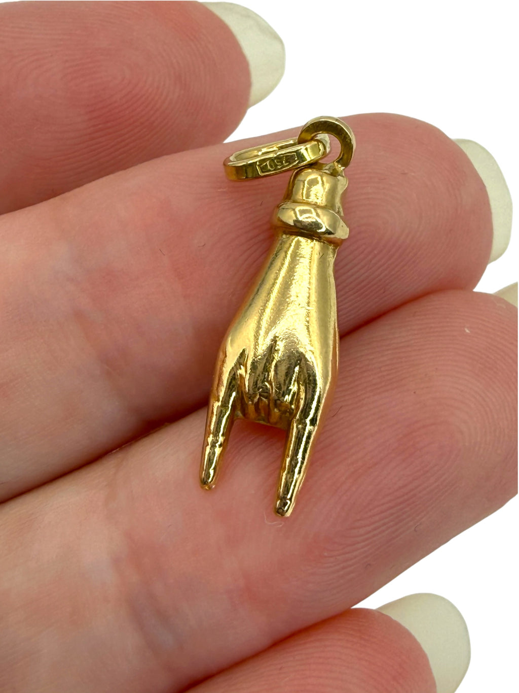 18k Mano Cornuta Hand Charm