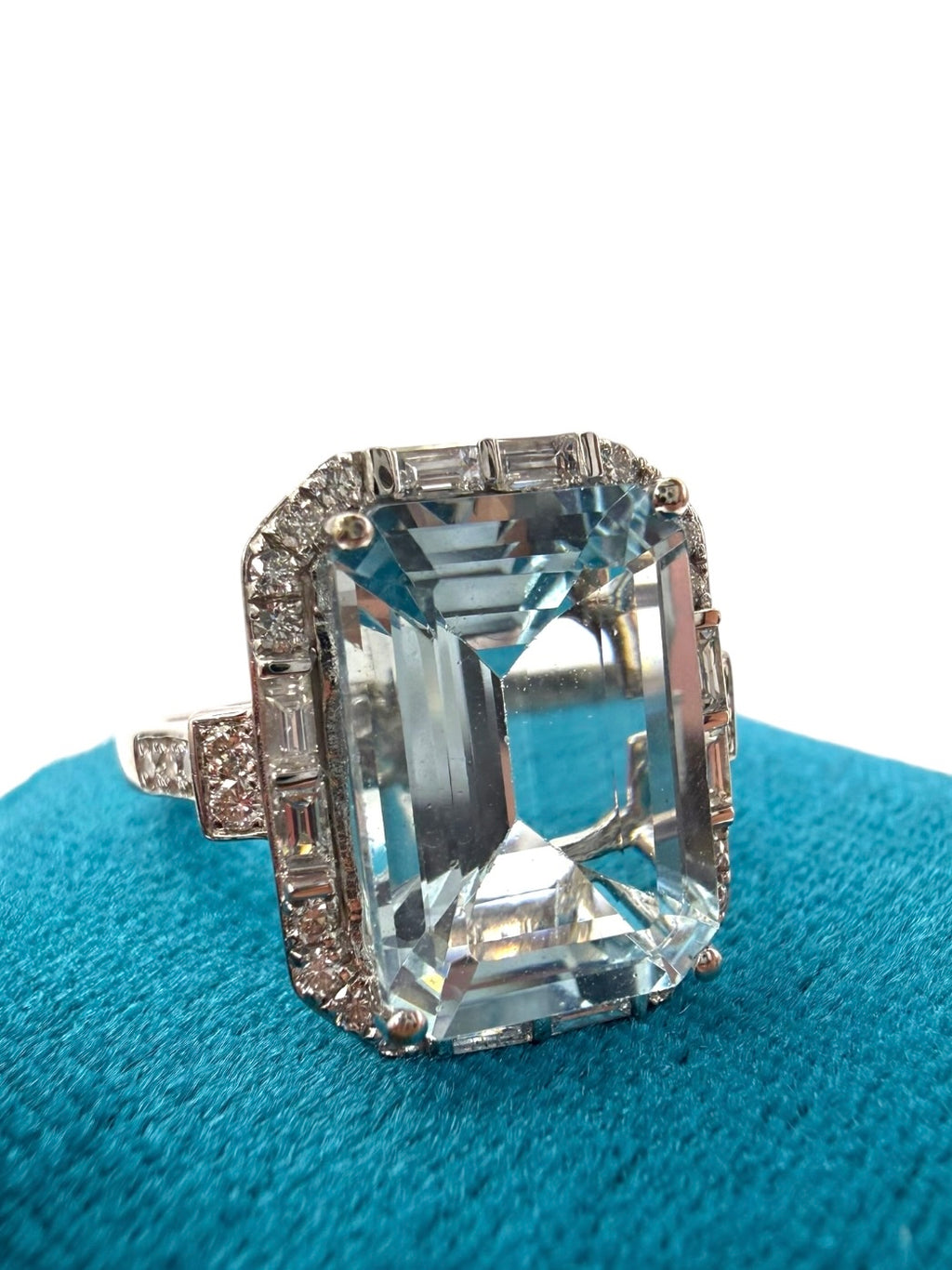 14k Aquamarine Diamond Ring