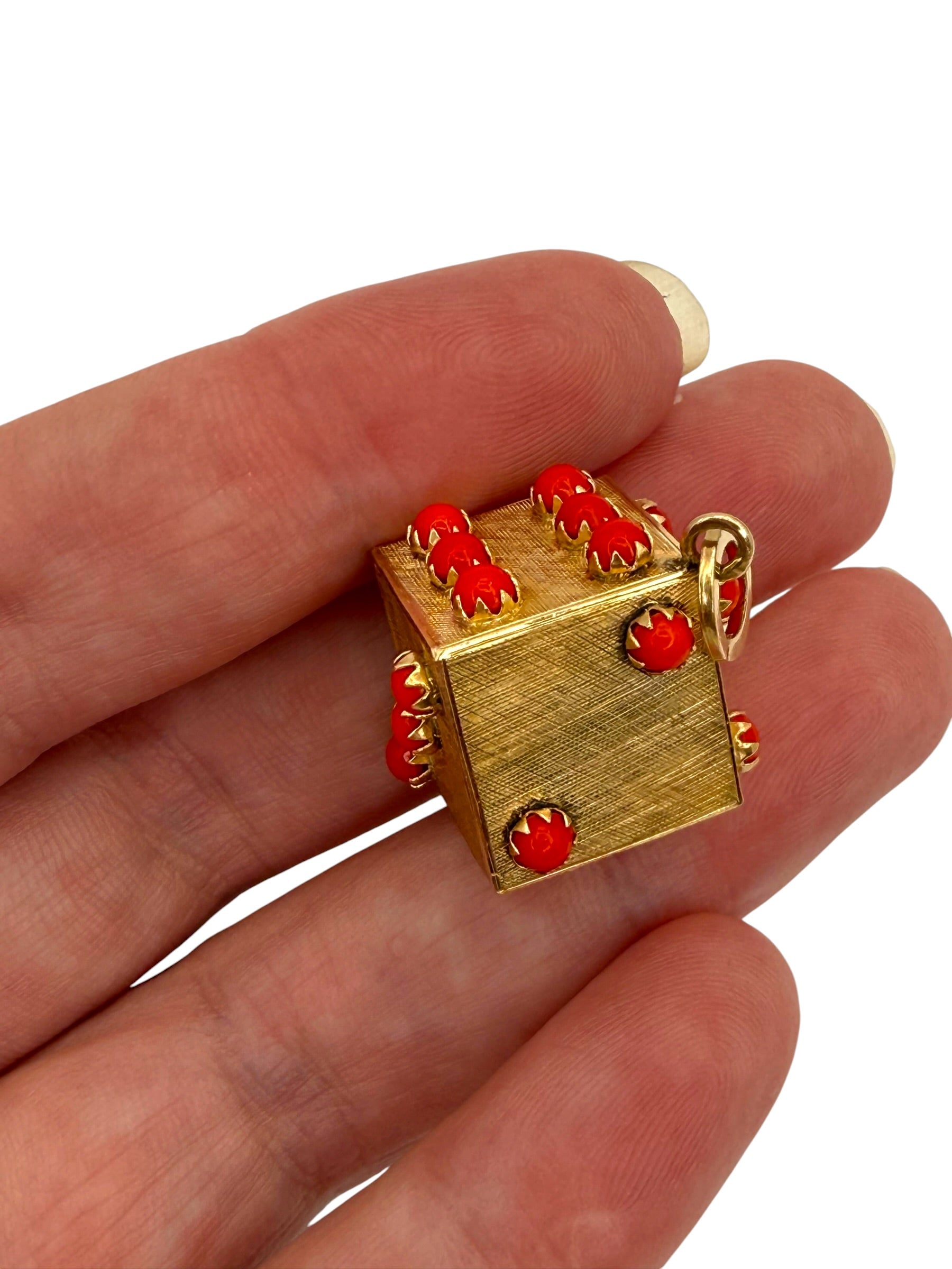 17k Coral Die Pendant