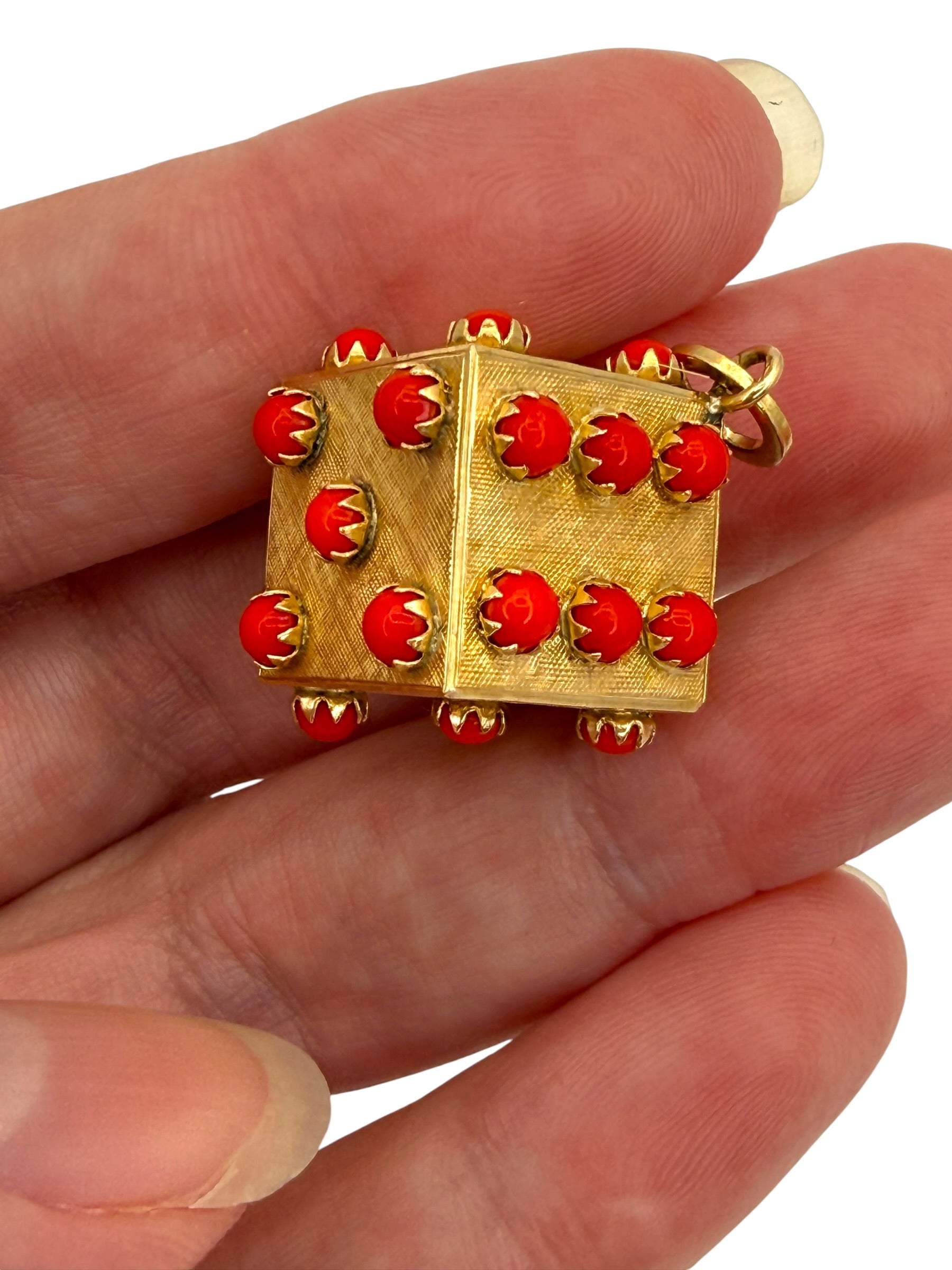 17k Coral Die Pendant