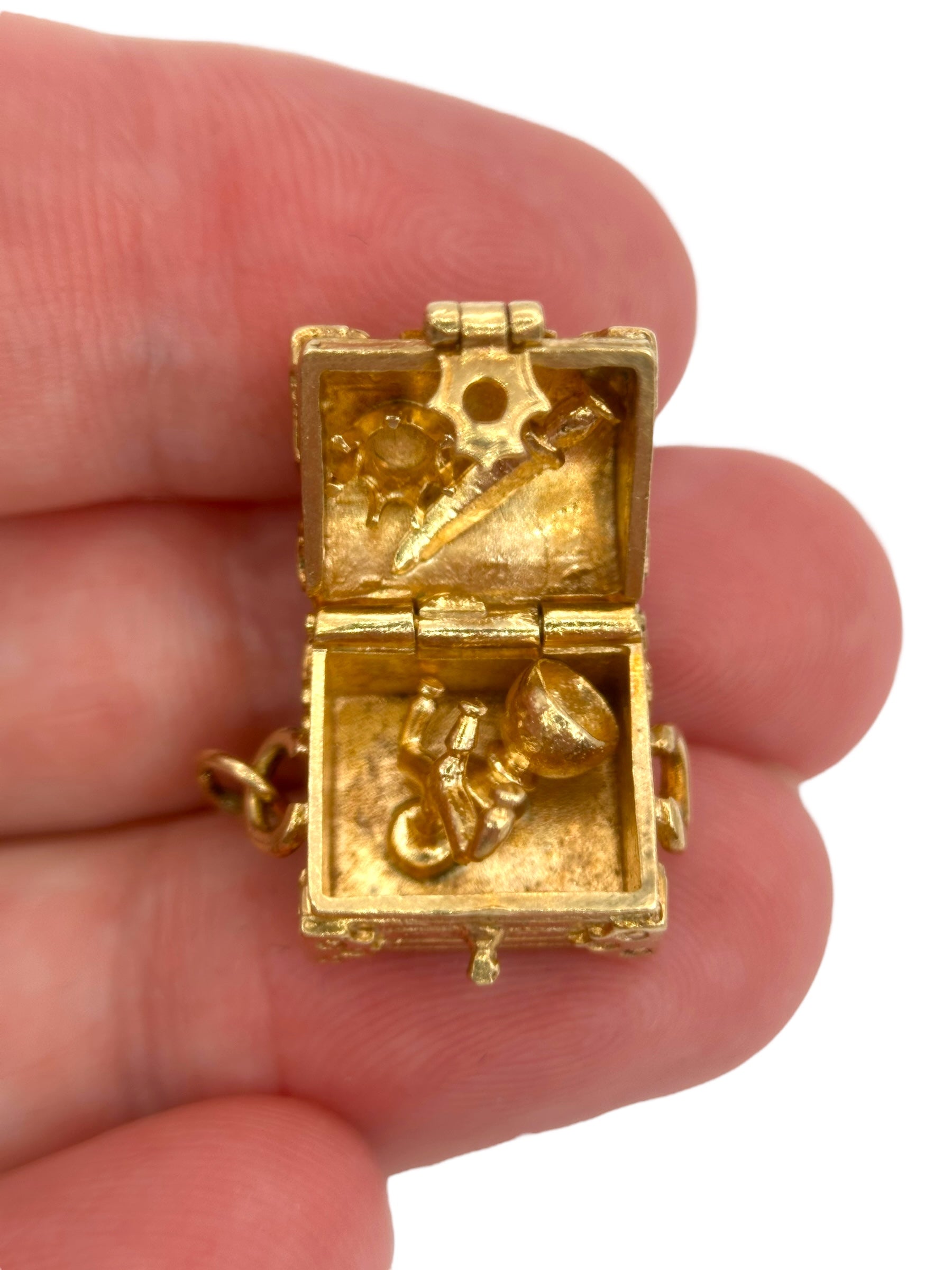 9k Capt Kidd Treasure Chest Charm