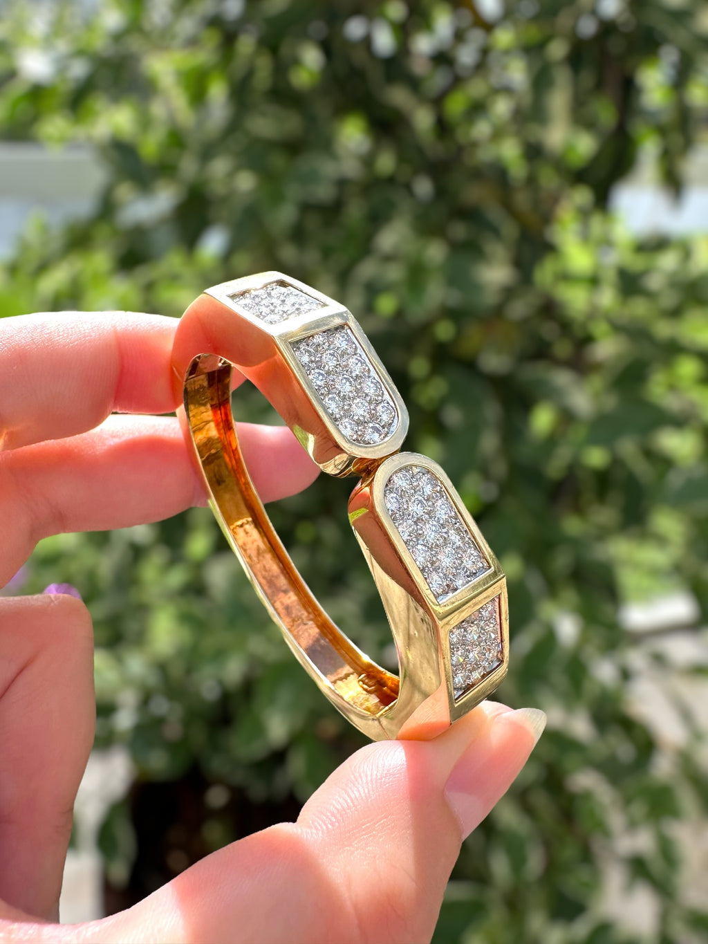 18k 1980s Rocker Diamond Bangle Bracelet