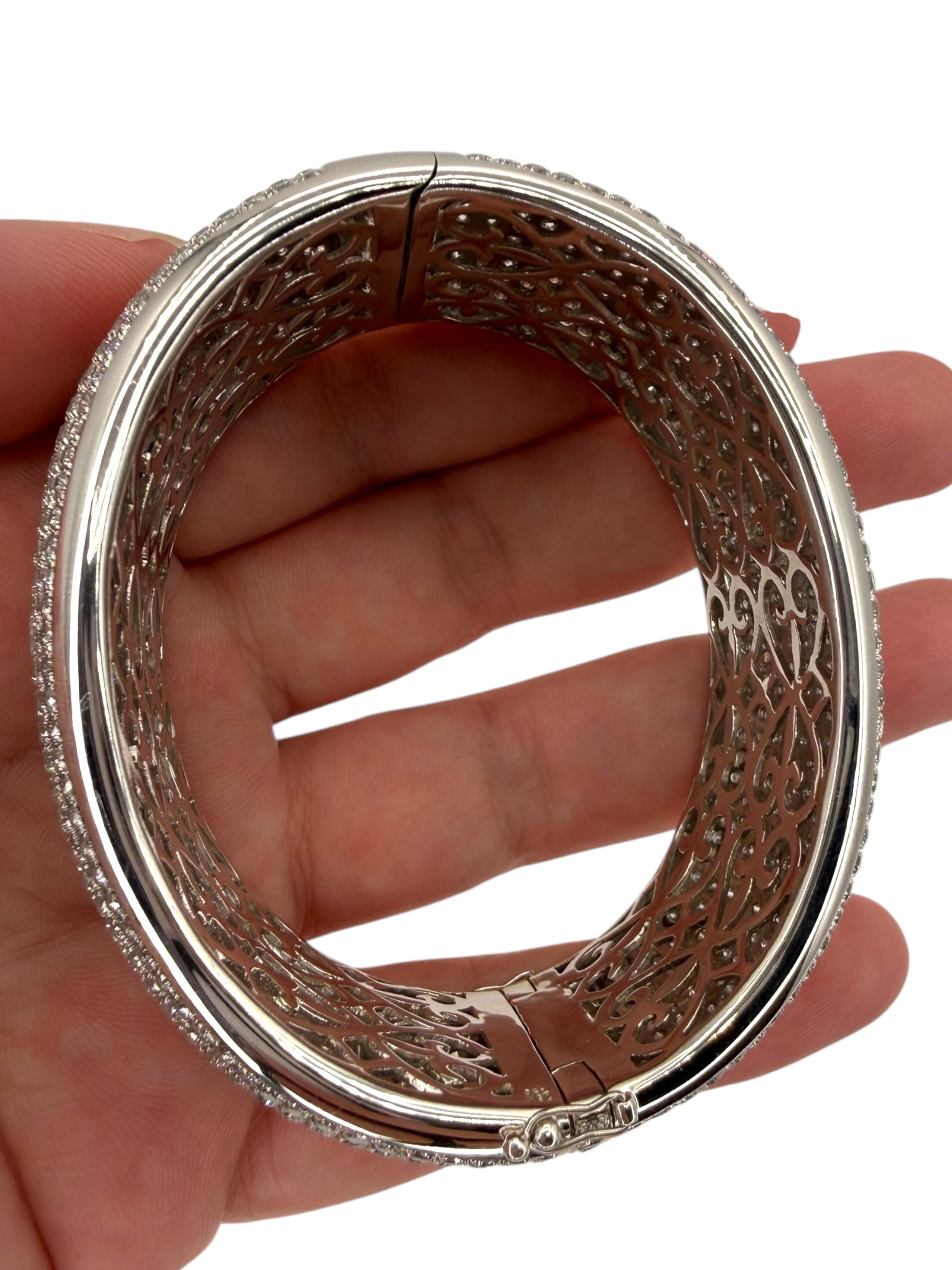 18k Diamond Bangle Bracelet