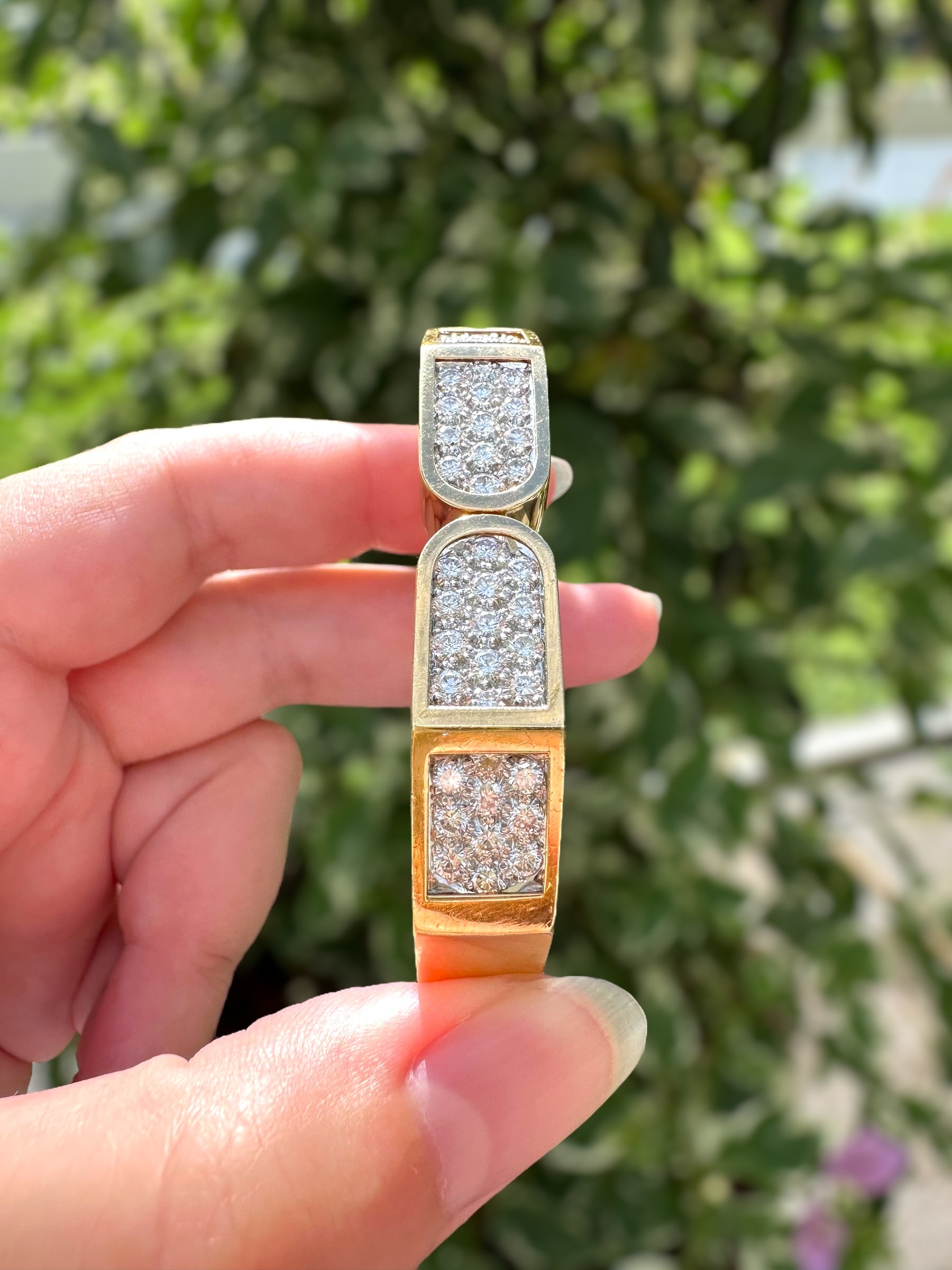18k 1980s Rocker Diamond Bangle Bracelet