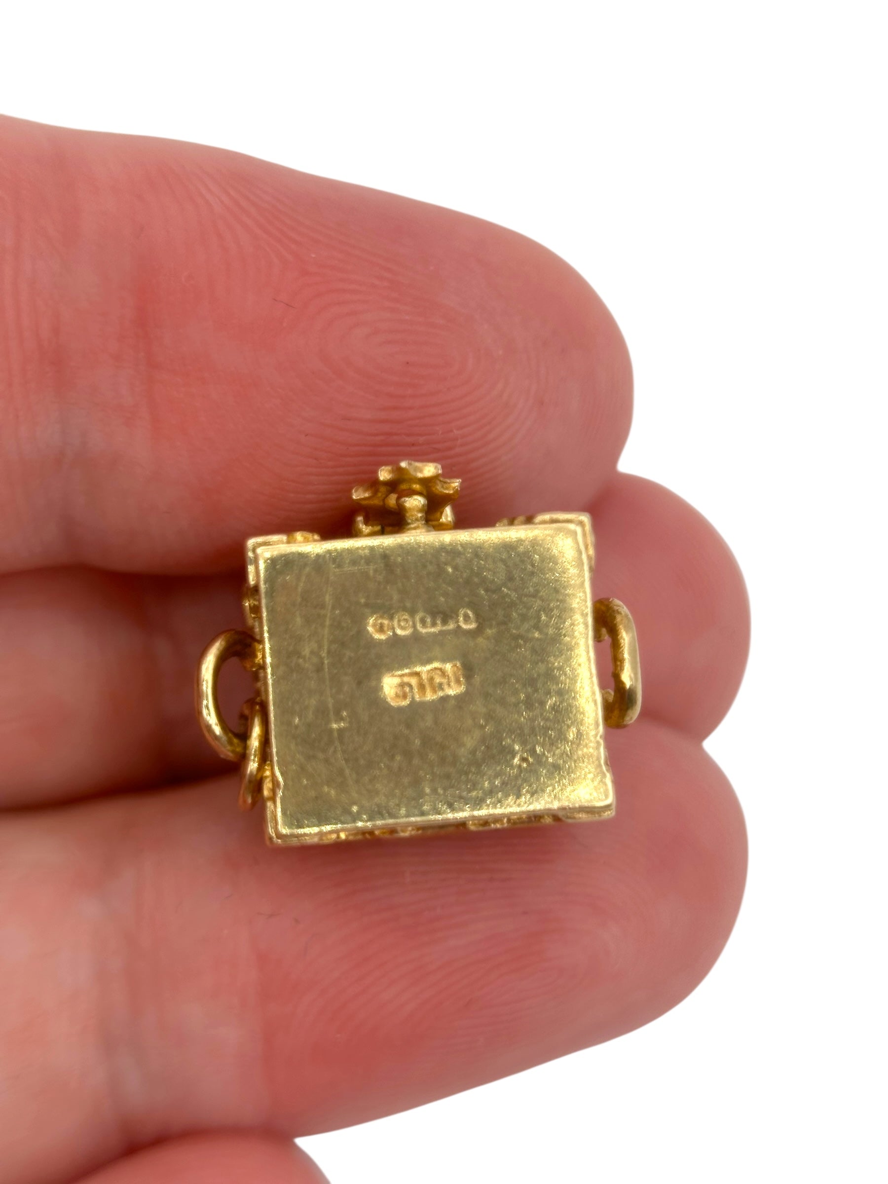 9k Capt Kidd Treasure Chest Charm