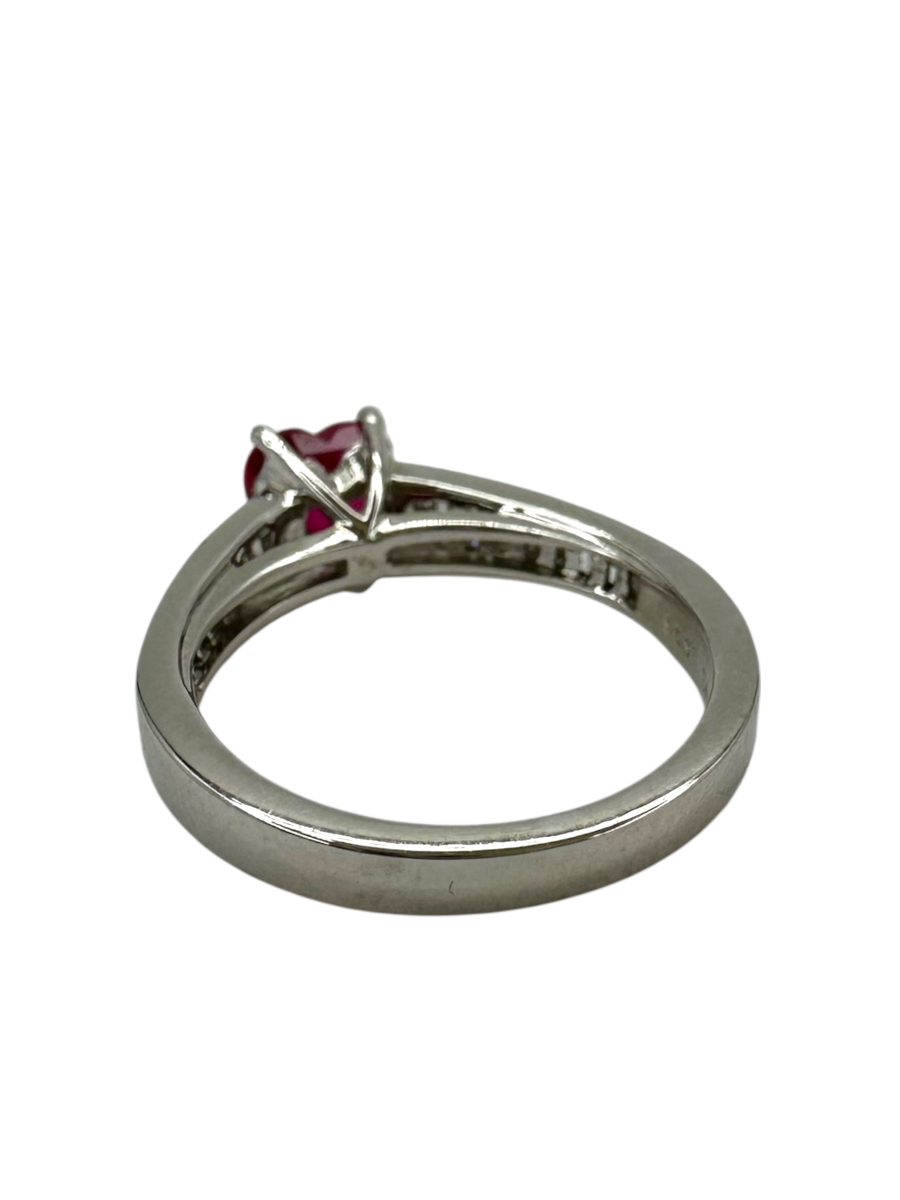 18k Heart Ruby Diamond Ring