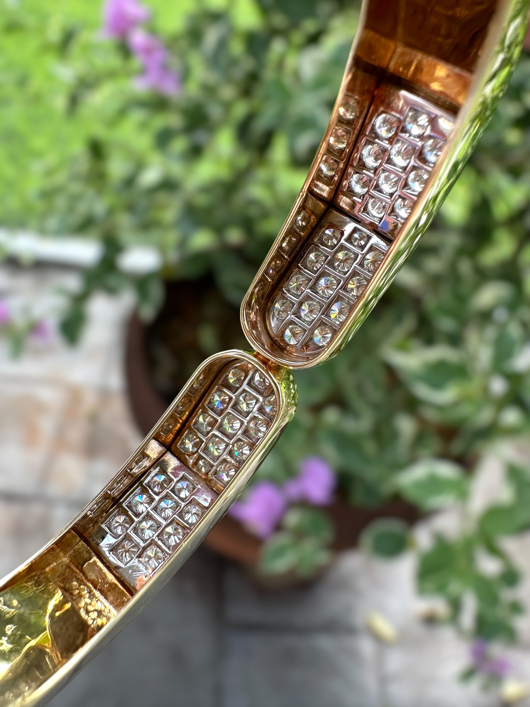 18k 1980s Rocker Diamond Bangle Bracelet