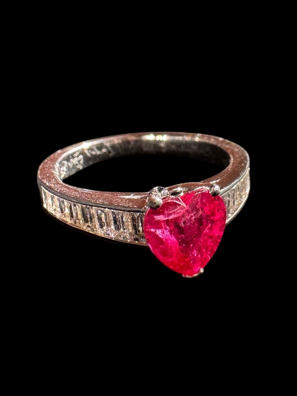 18k Heart Ruby Diamond Ring