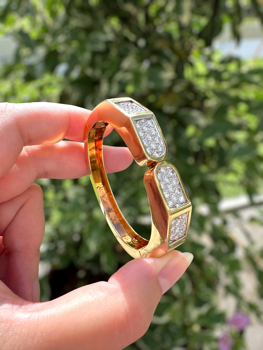 18k 1980s Rocker Diamond Bangle Bracelet