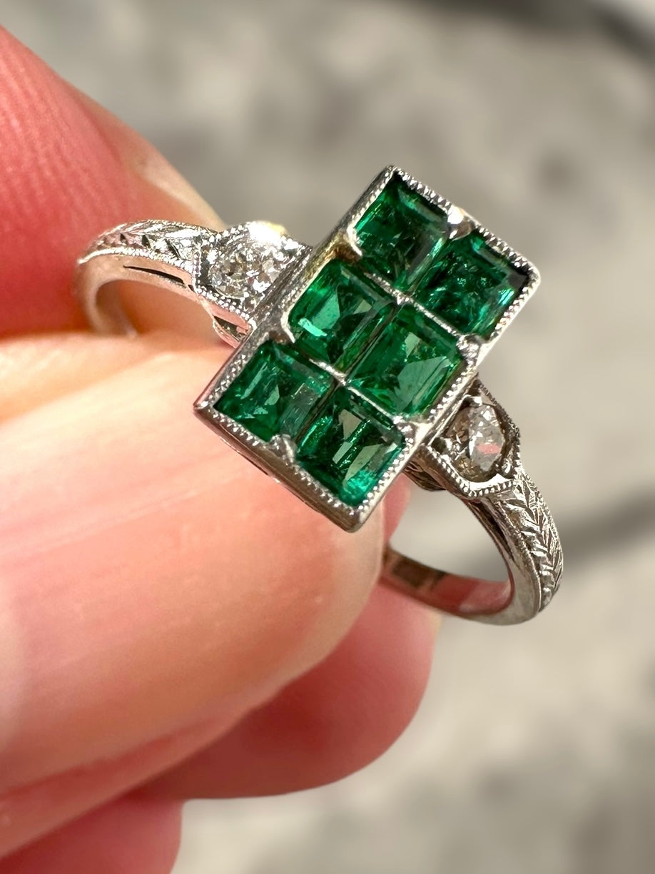 Platinum Art Deco Emerald Diamond Ring