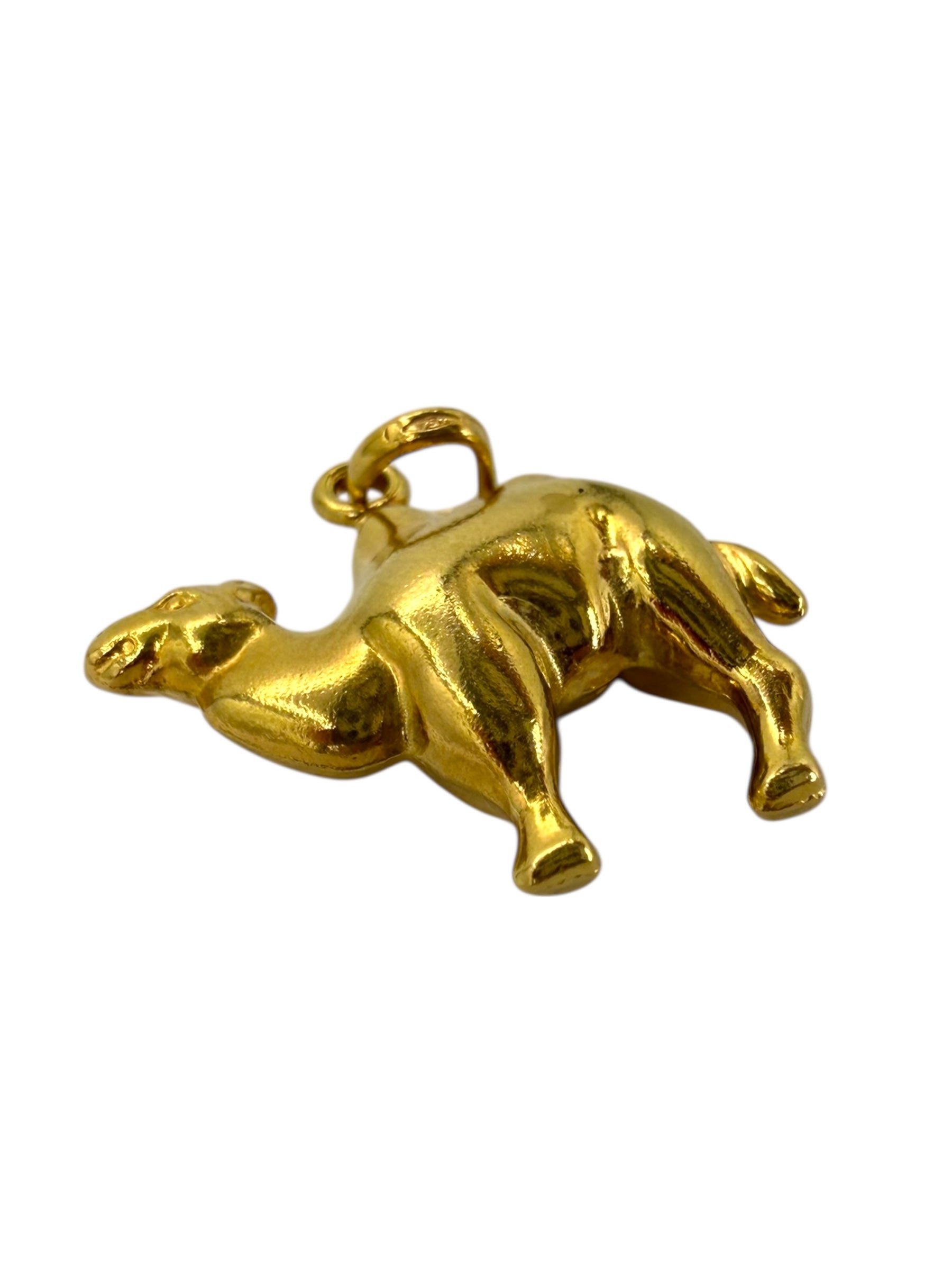 18k Camel Charm