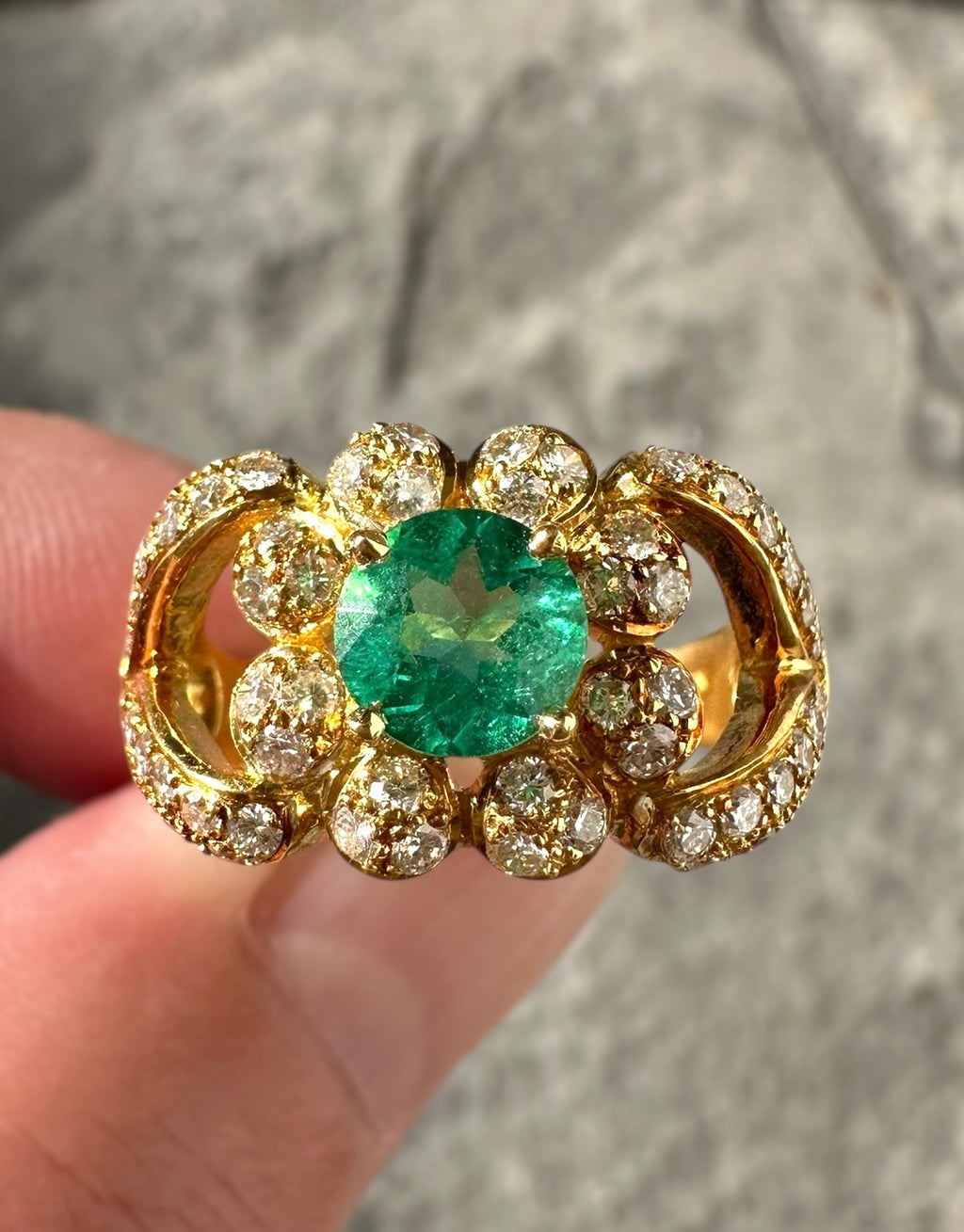 18k Emerald Diamond Flower Ring