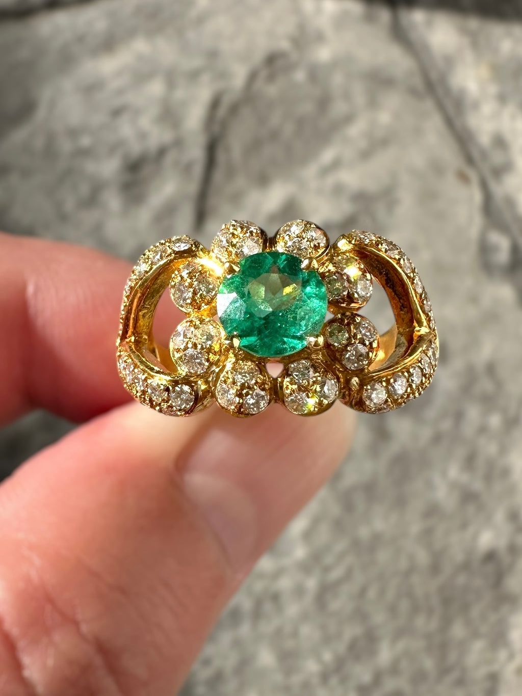 18k Emerald Diamond Flower Ring
