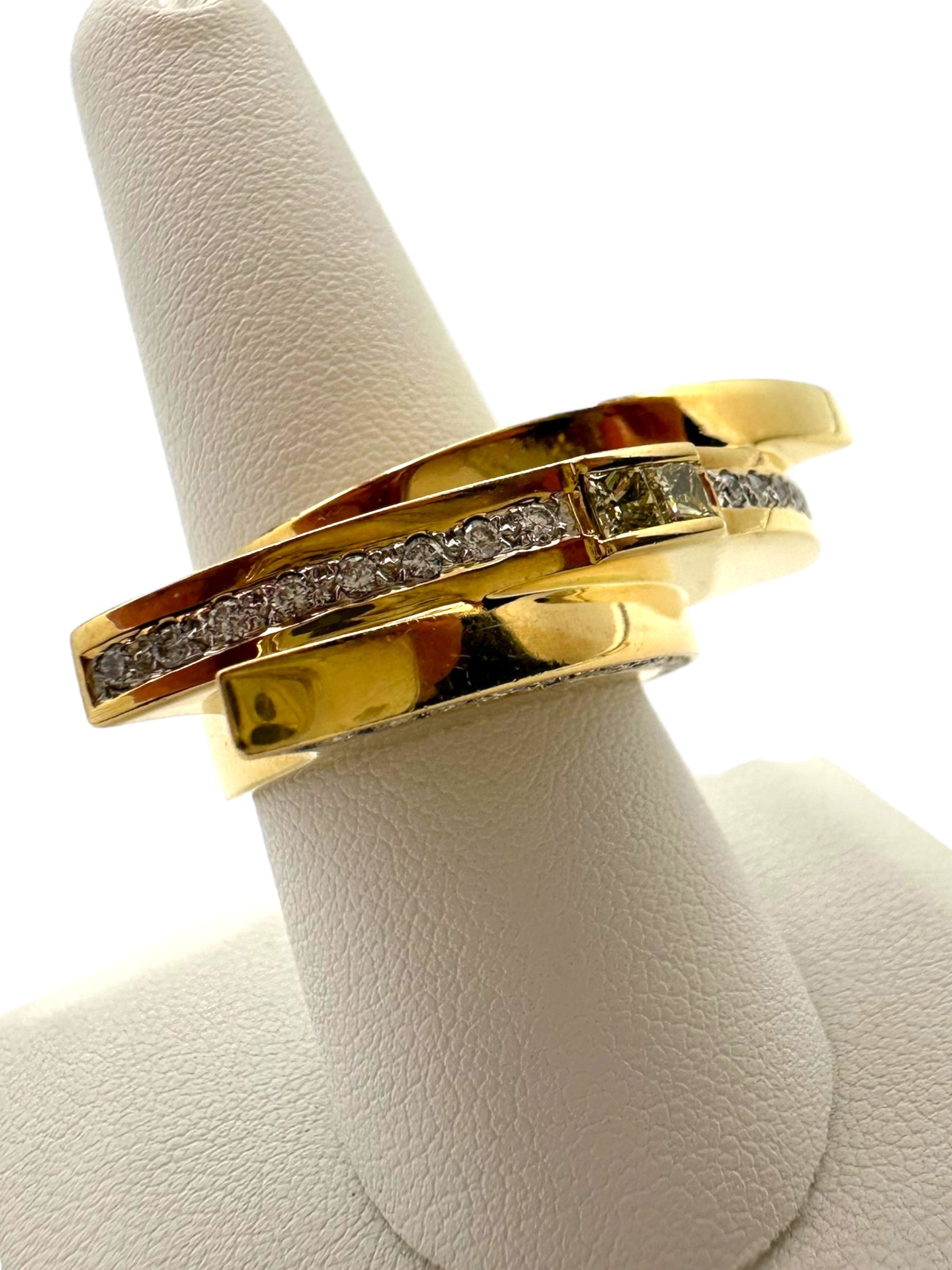 18k Edgy Diamond Claw Ring
