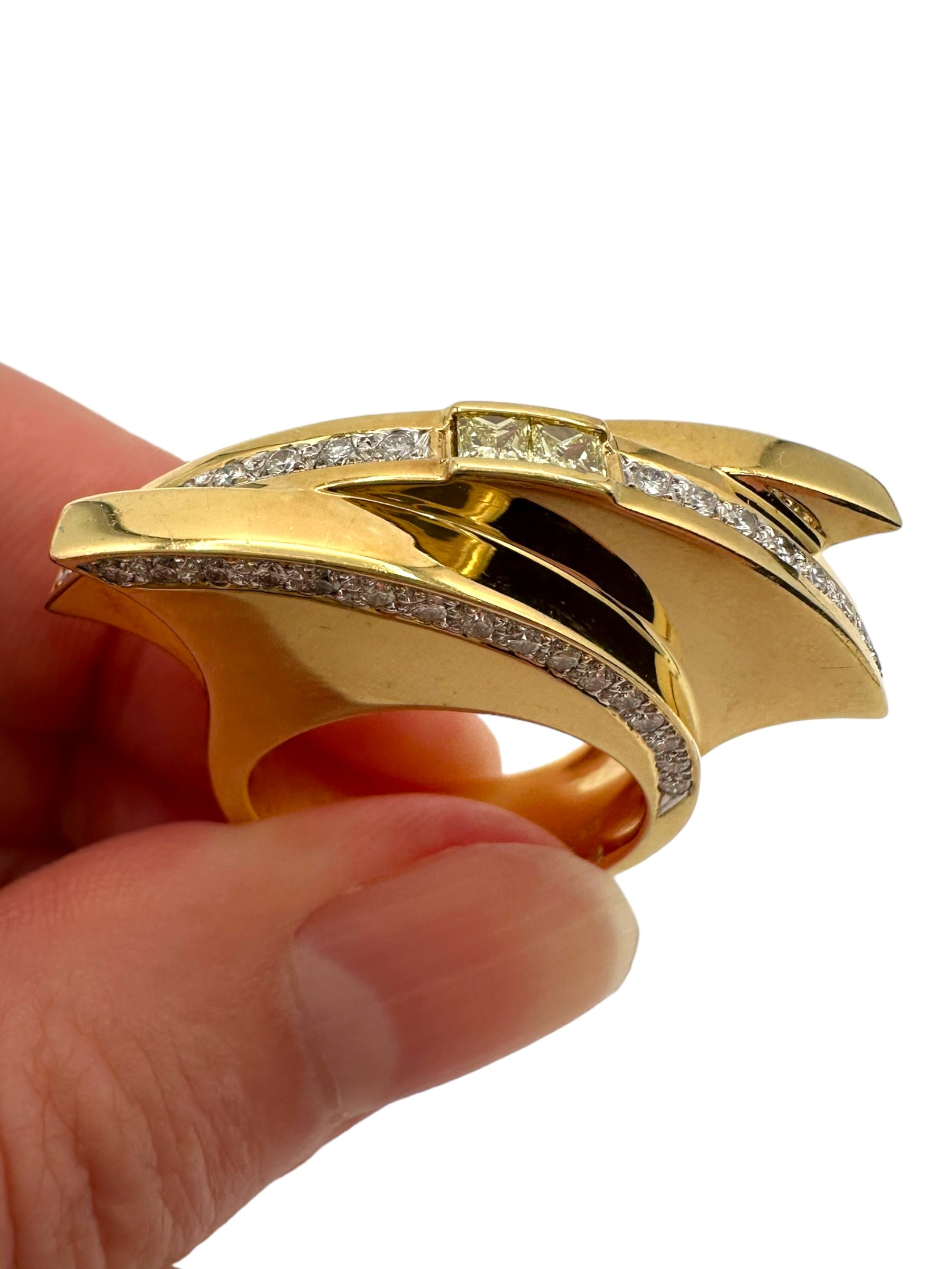 18k Edgy Diamond Claw Ring