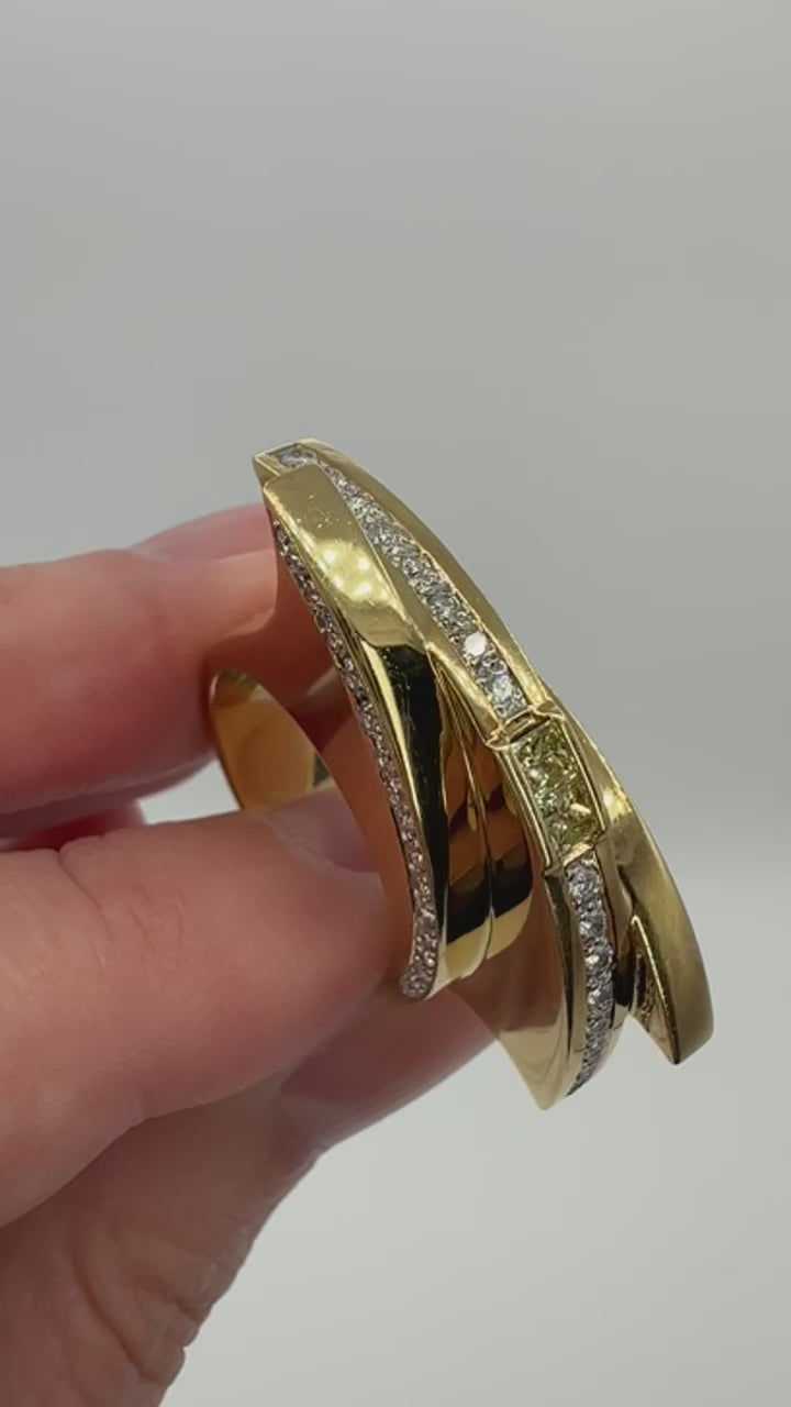 18k Edgy Diamond Claw Ring