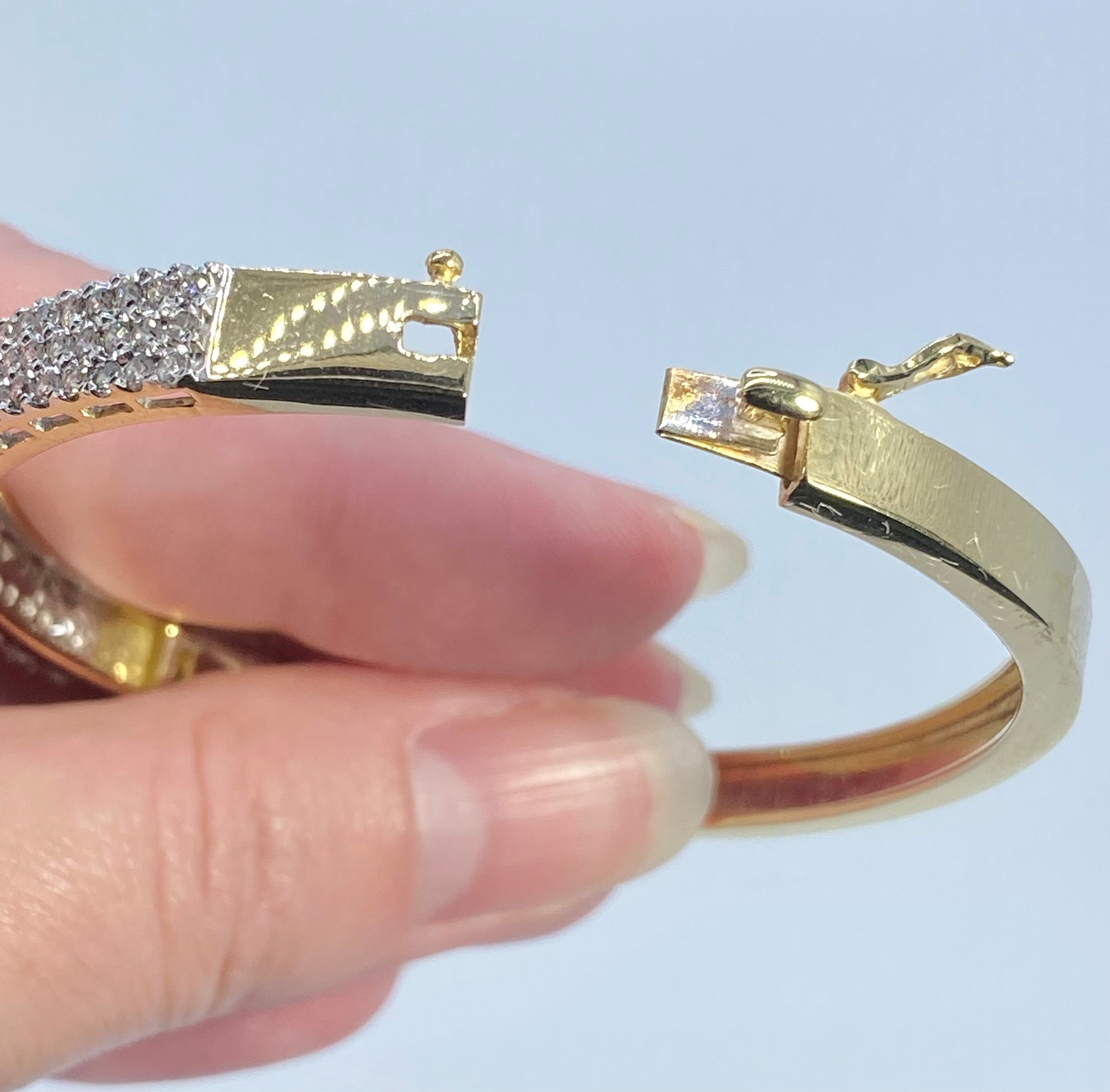 14k Yellow Gold Diamond Bangle Bracelet