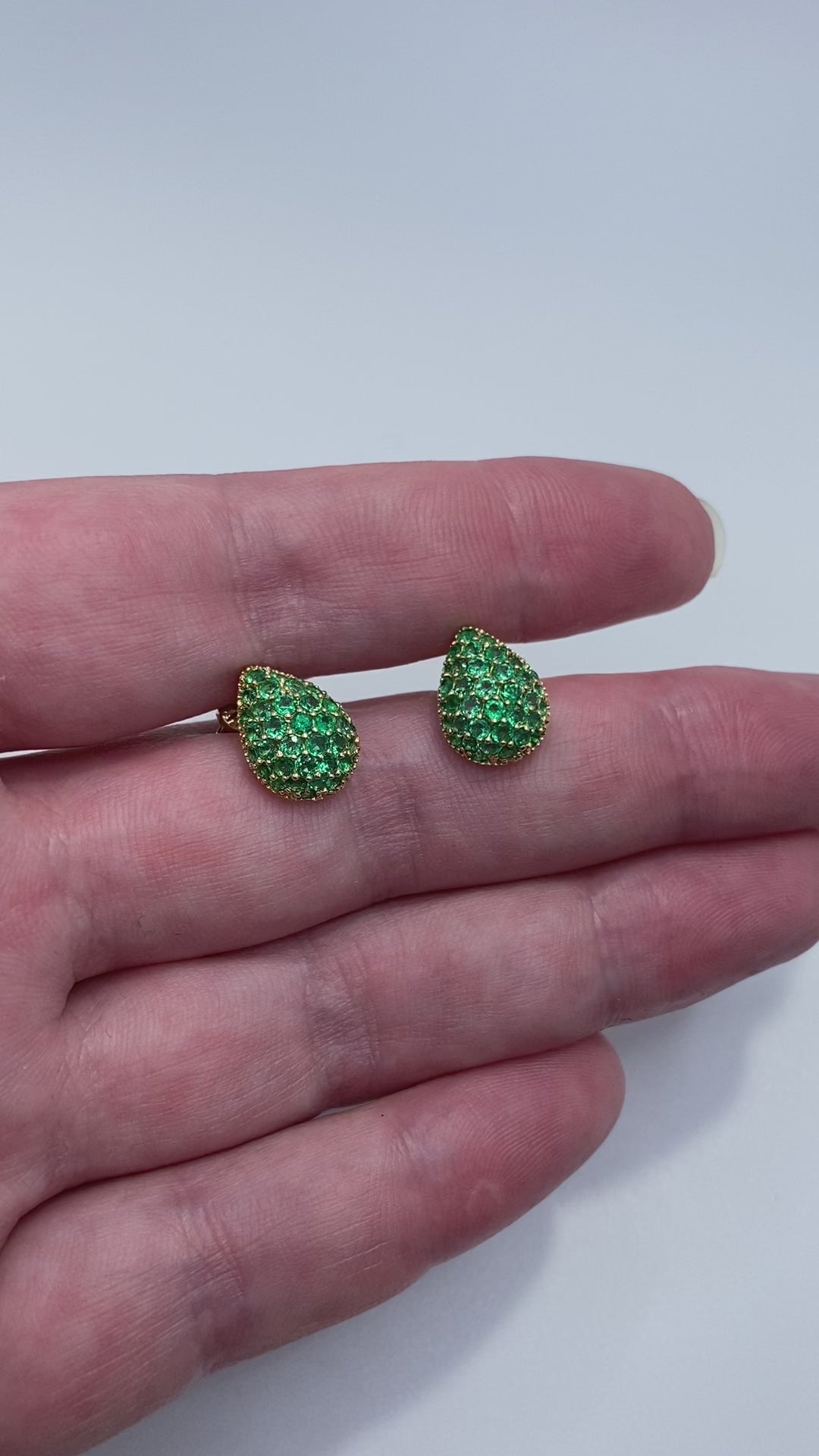 18k Emerald Earrings
