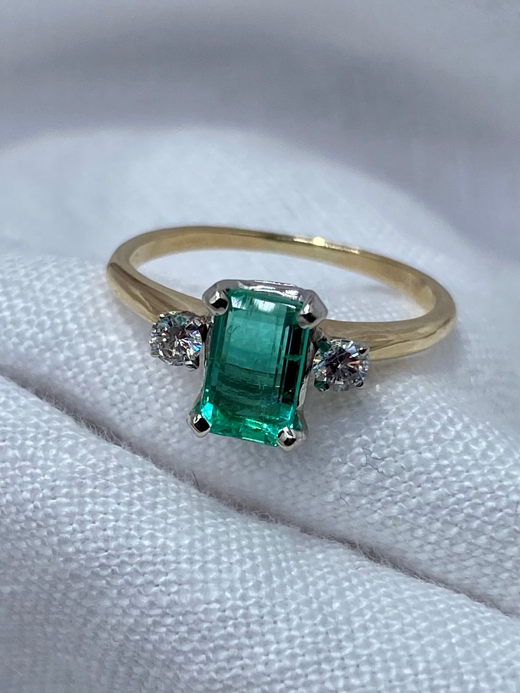 14k Emerald Diamond Ring