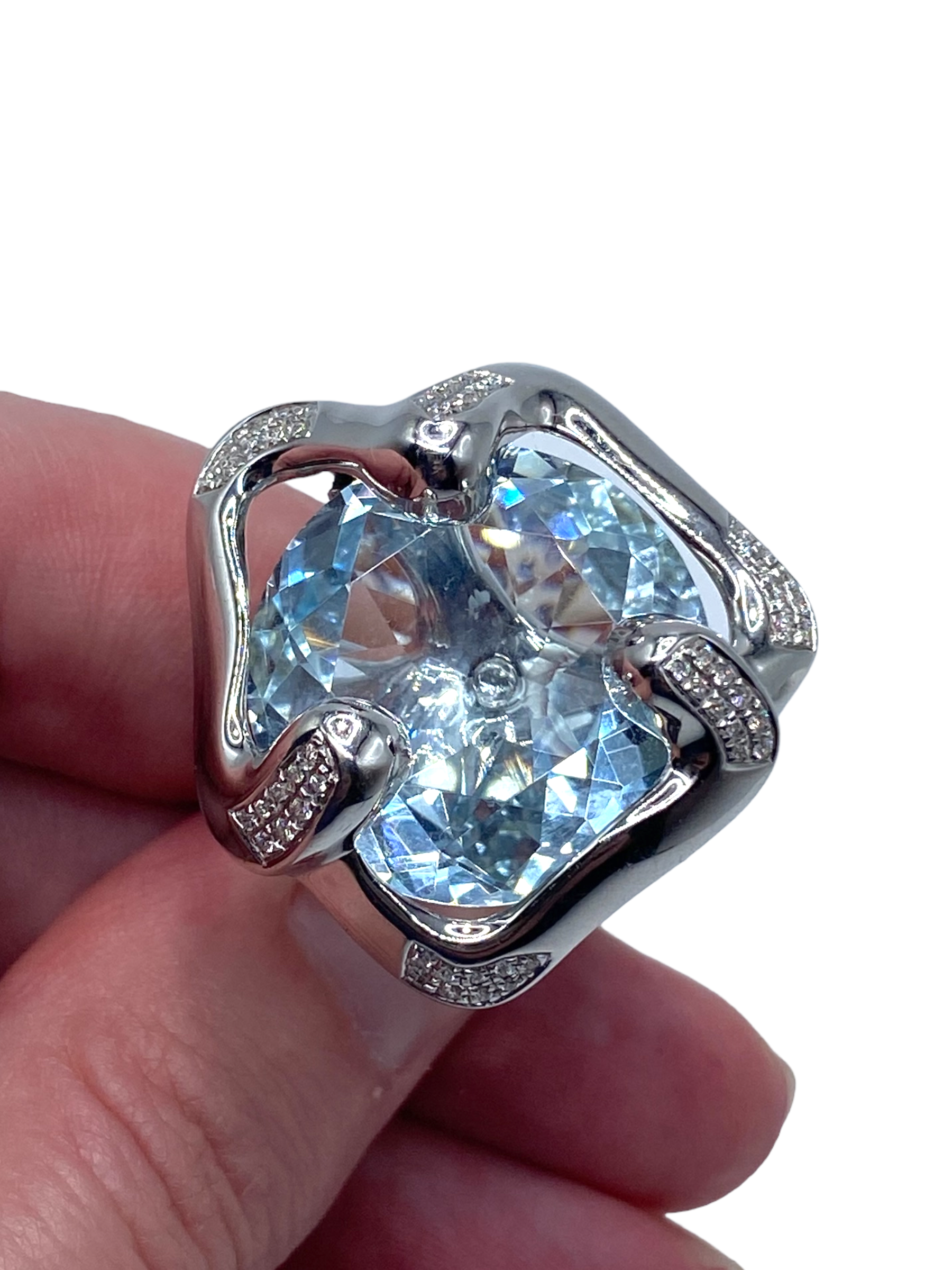18k Designer Abstract Topaz Ring