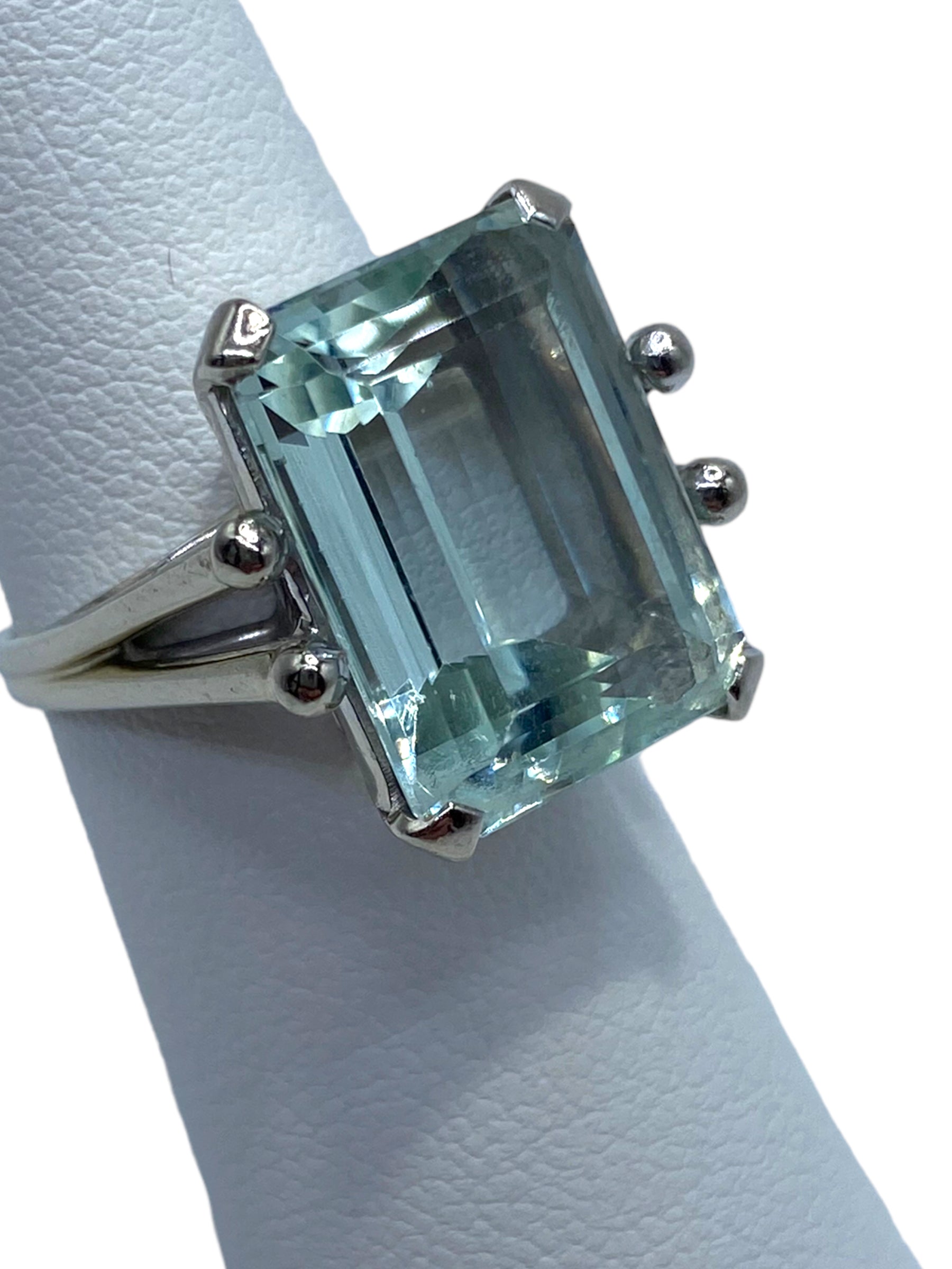 14k White Gold Aquamarine Ring