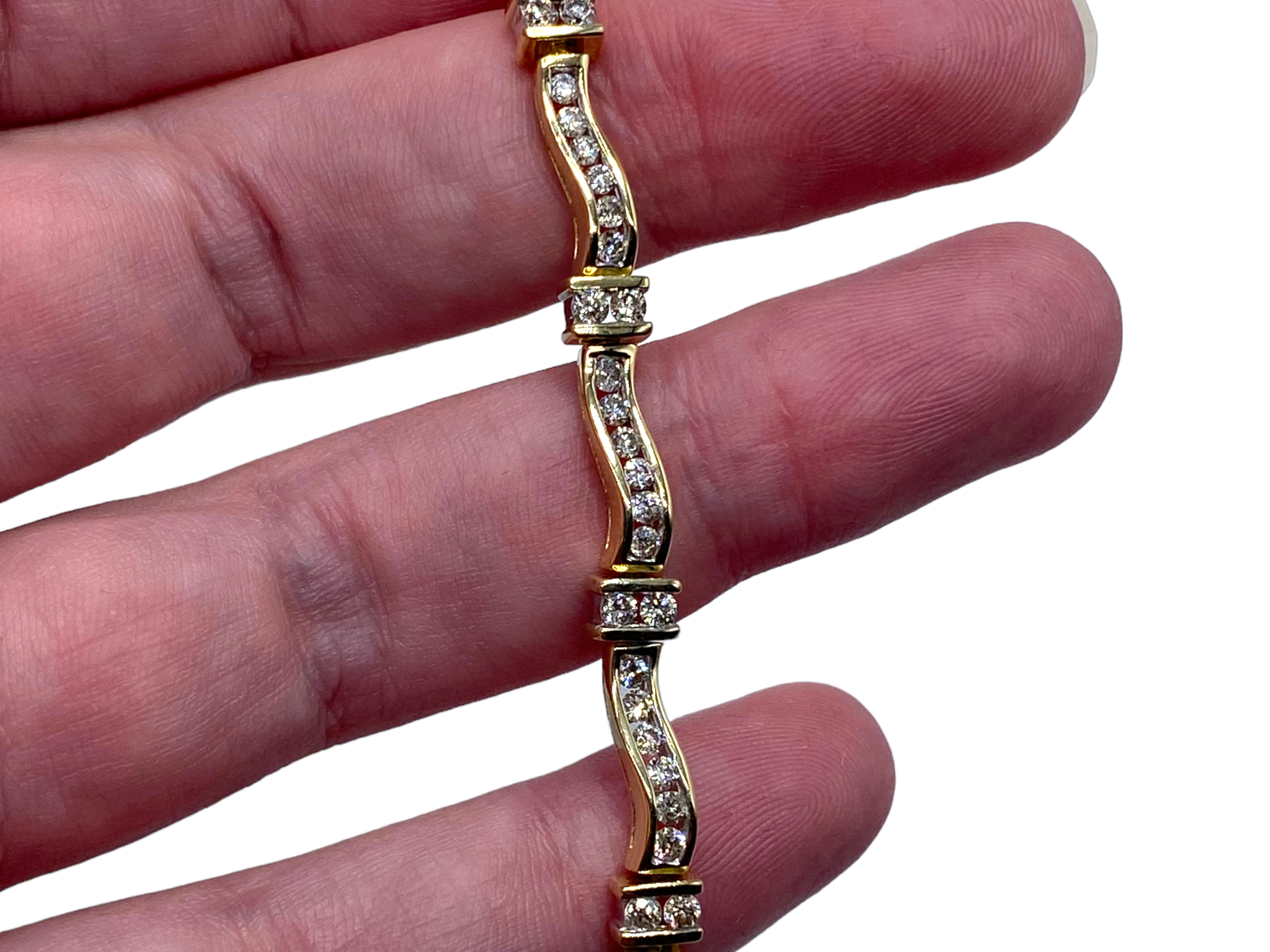 14k Diamond Wavy Bracelet