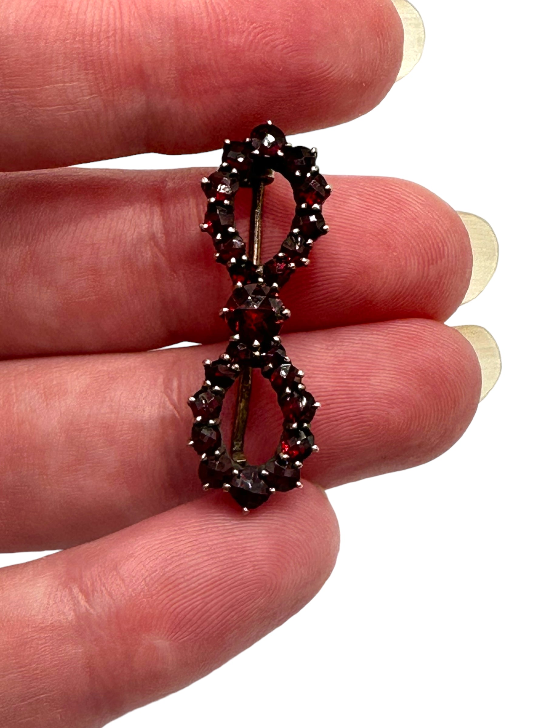 10k Garnet Bow Pin