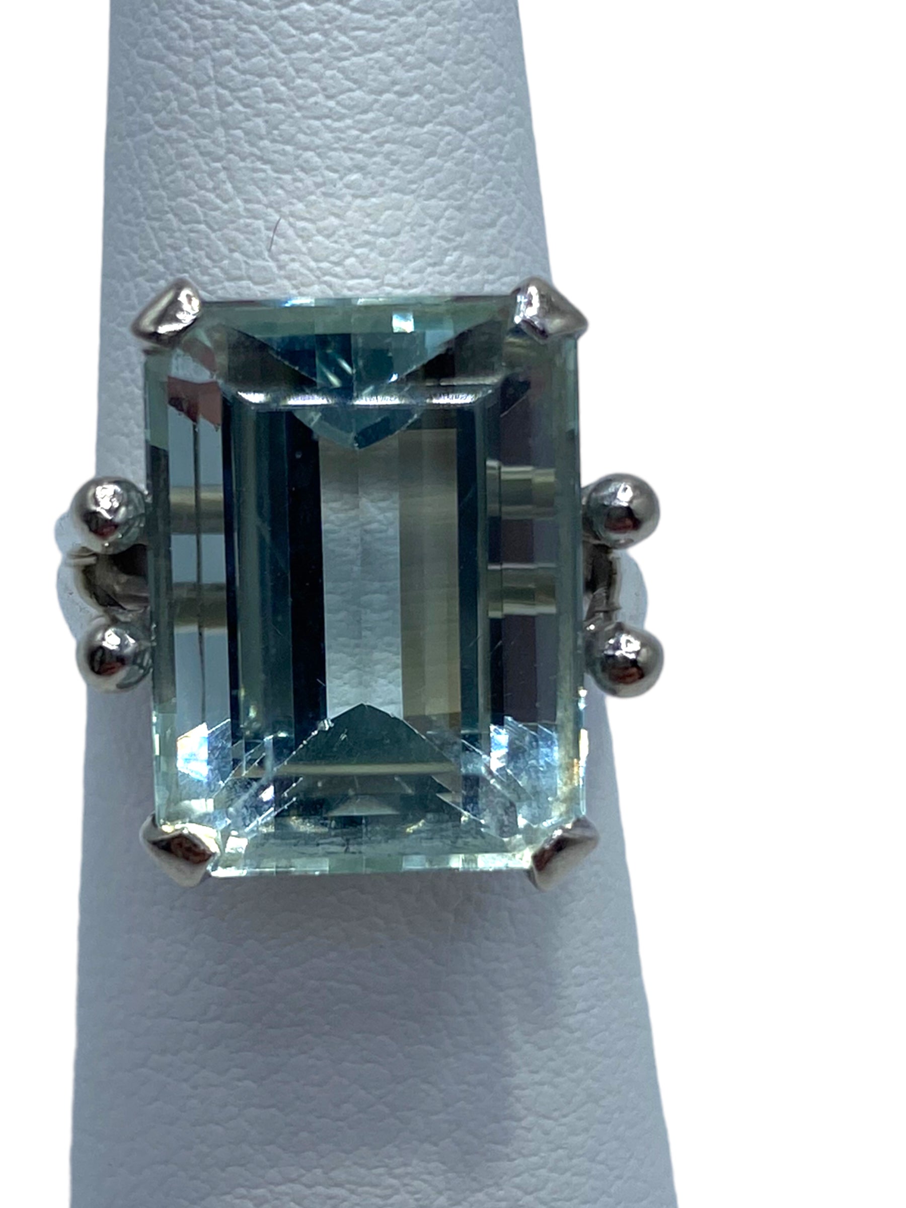 14k White Gold Aquamarine Ring