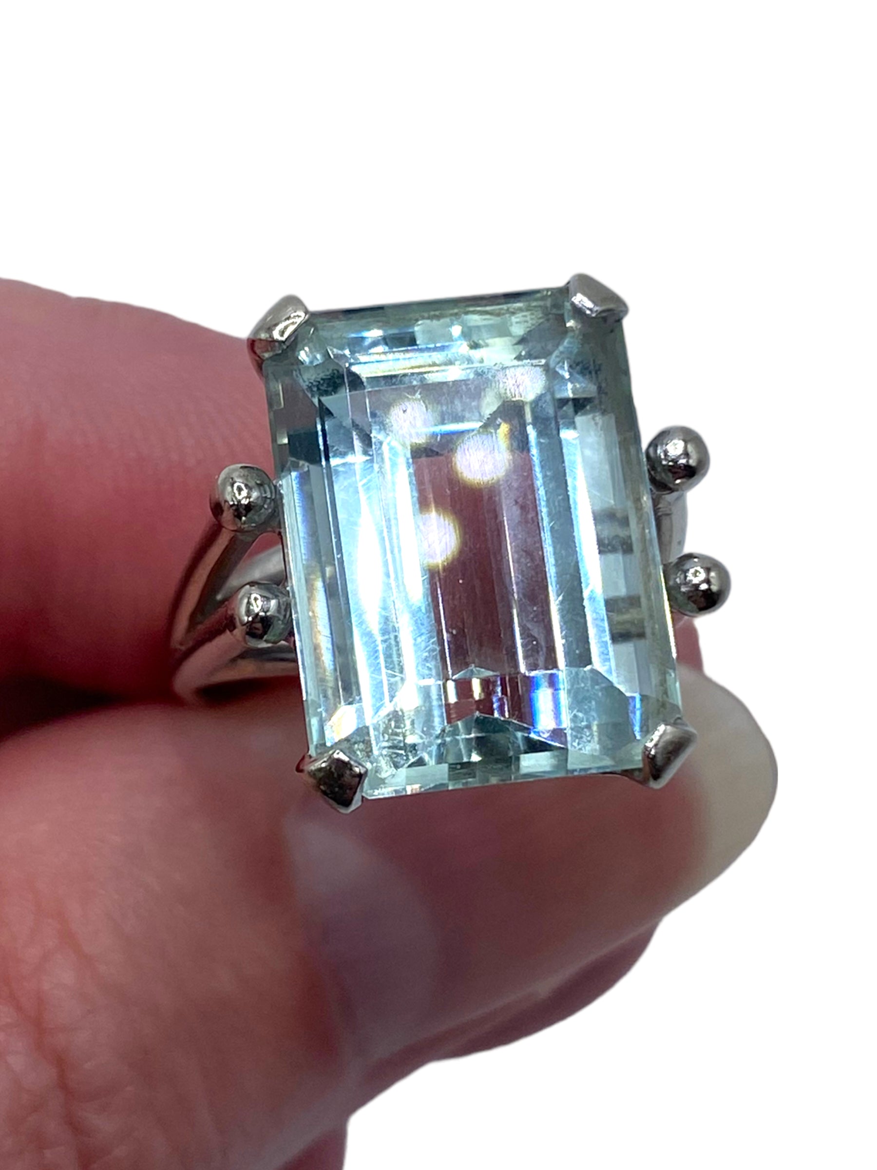 14k White Gold Aquamarine Ring