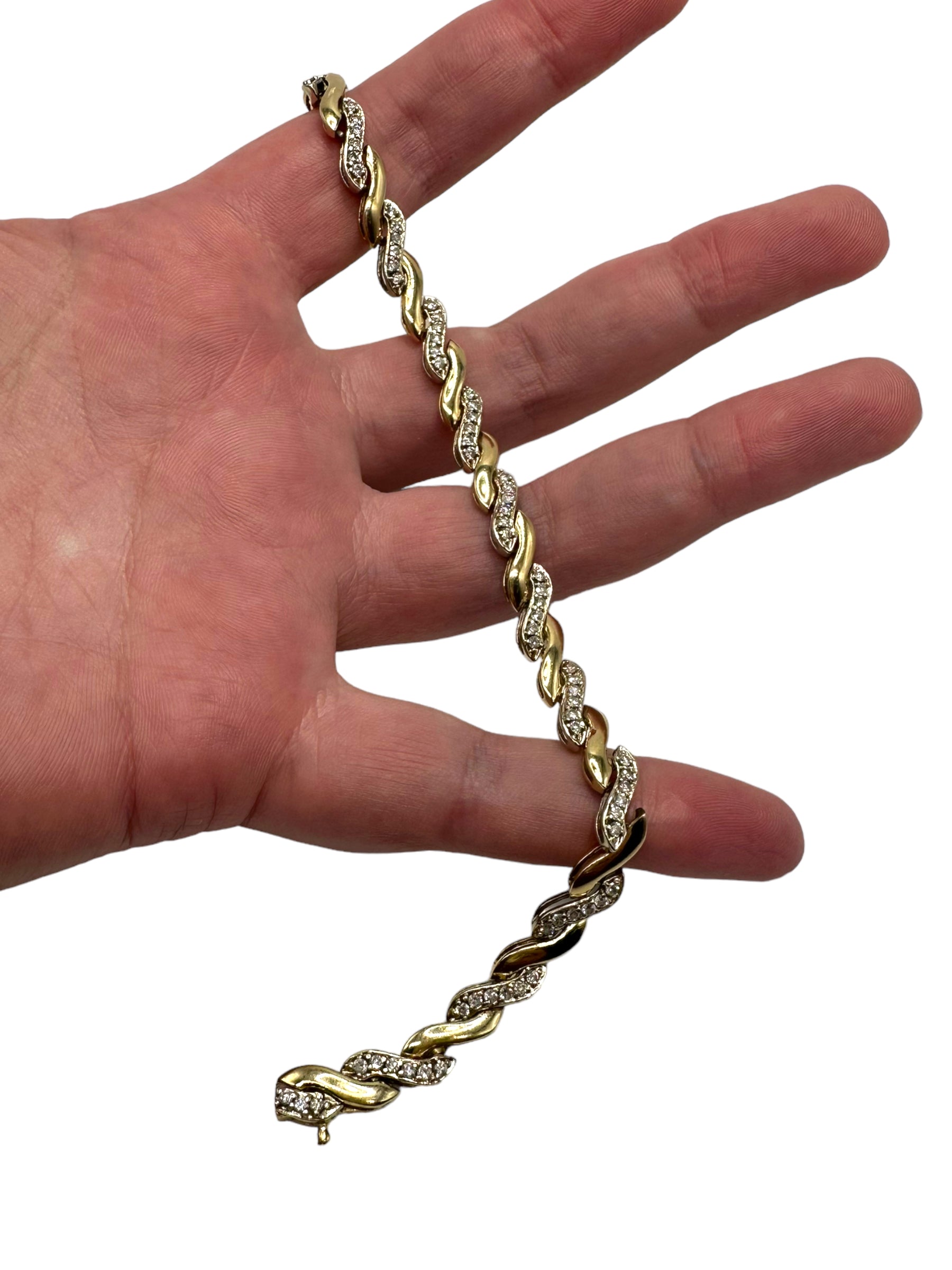 14k Diamond Wavy Link Bracelet