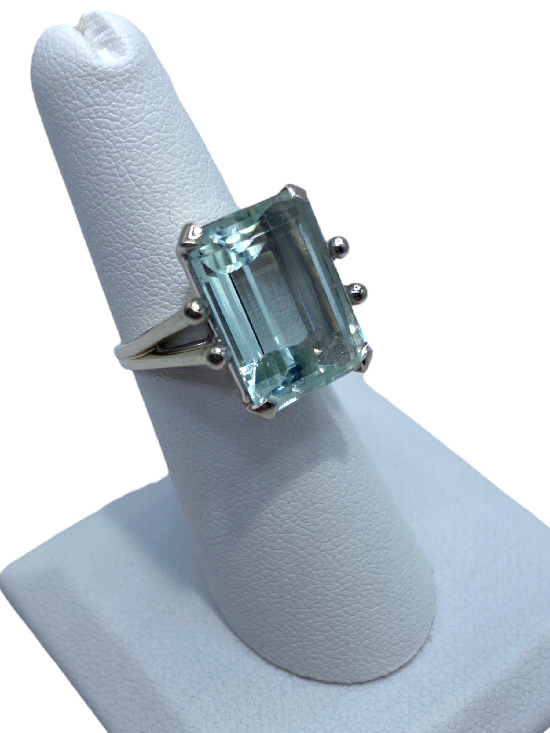 14k White Gold Aquamarine Ring
