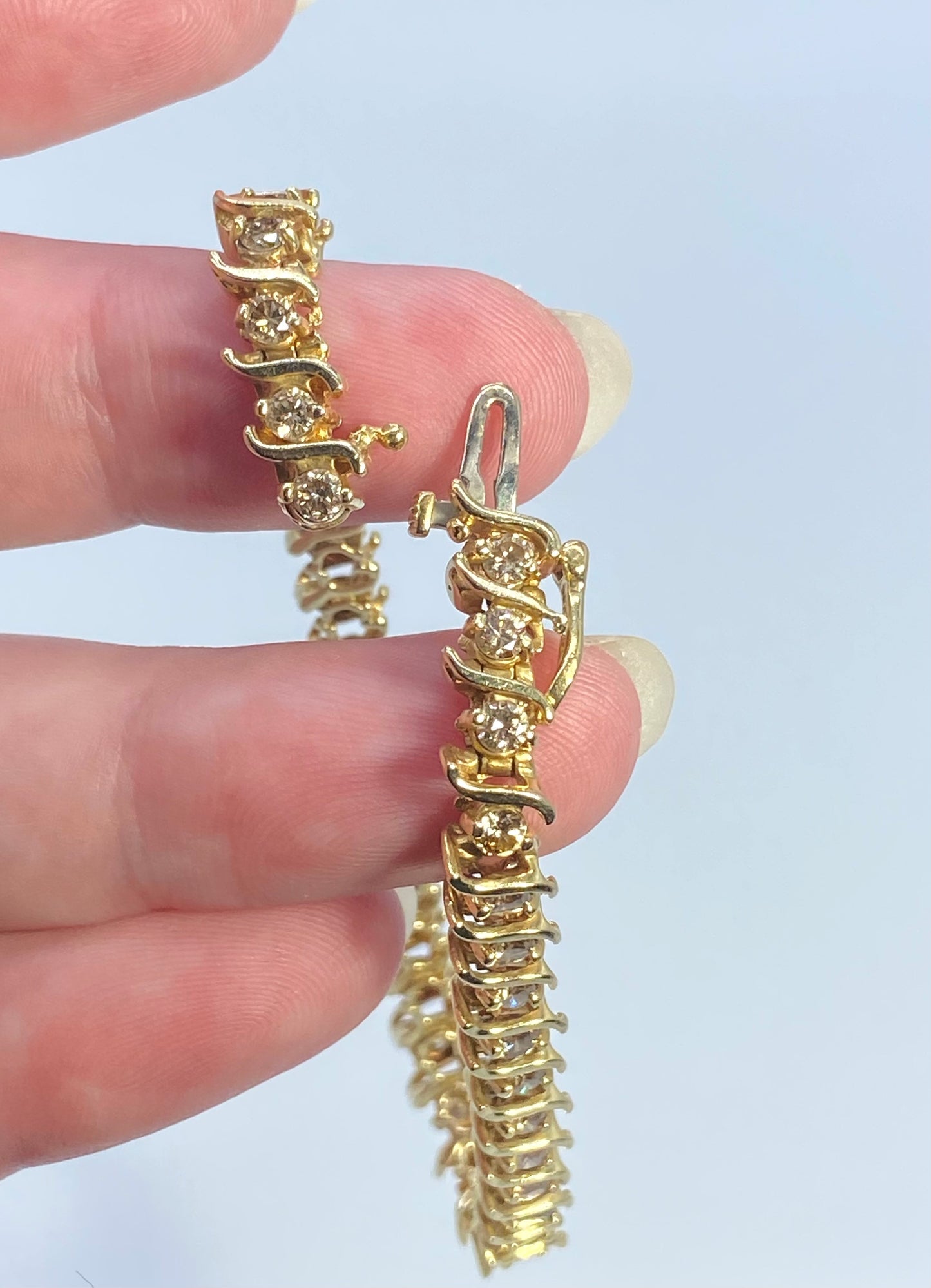 14k Yellow Gold Diamond Line Bracelet